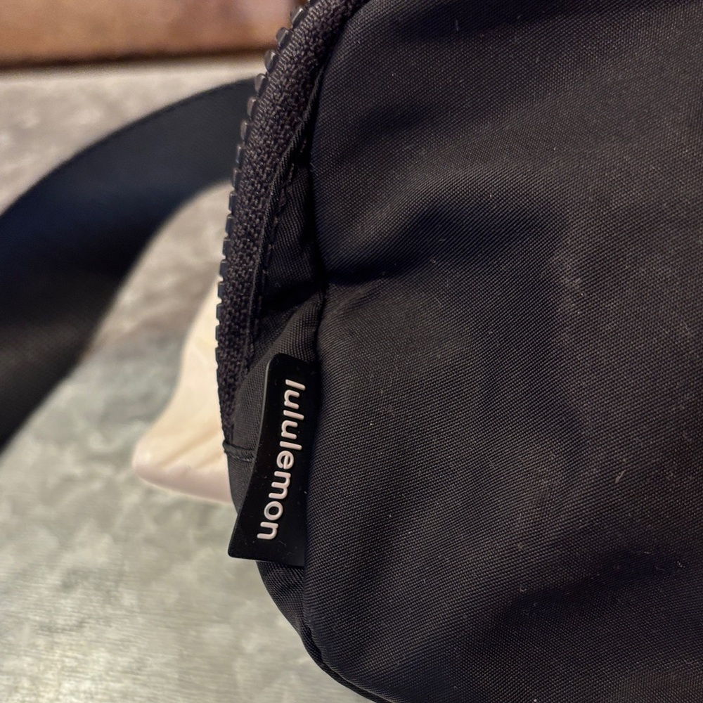 lululemon athletica Black Belt Bag - Picture 4 of 10